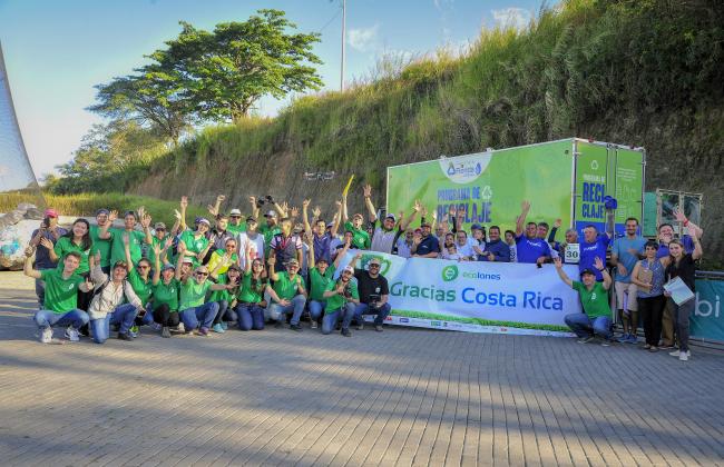 COSTA RICA ESTABLECE UN NUEVO TÍTULO DE GUINNESS WORLD RECORDS™ POR SU EFICIENCIA EN EL RECICLAJE DE BOTELLAS PLÁSTICAS