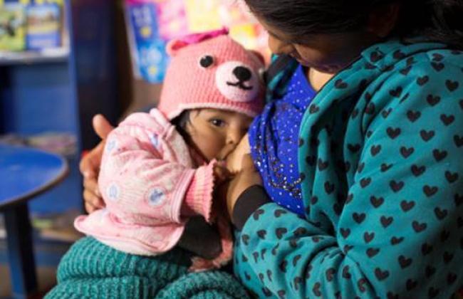 @UNICEF Bolivia/2018/Duranboger  Sesión familiar de promoción de la lactancia materna, Programa de Nidos bilingües. Pueblo indígena cultura aymnara.