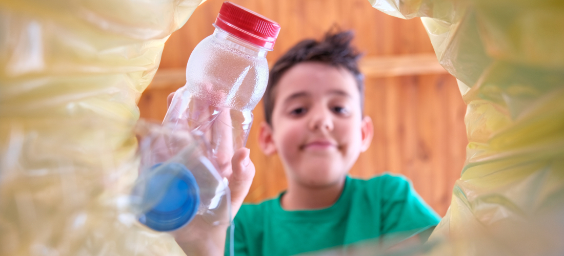 El primer premio será de US$2.000 y de US$1.000 la segunda posición. Este dinero será utilizado para mejorar la infraestructura de los centros educativos ganadores. 