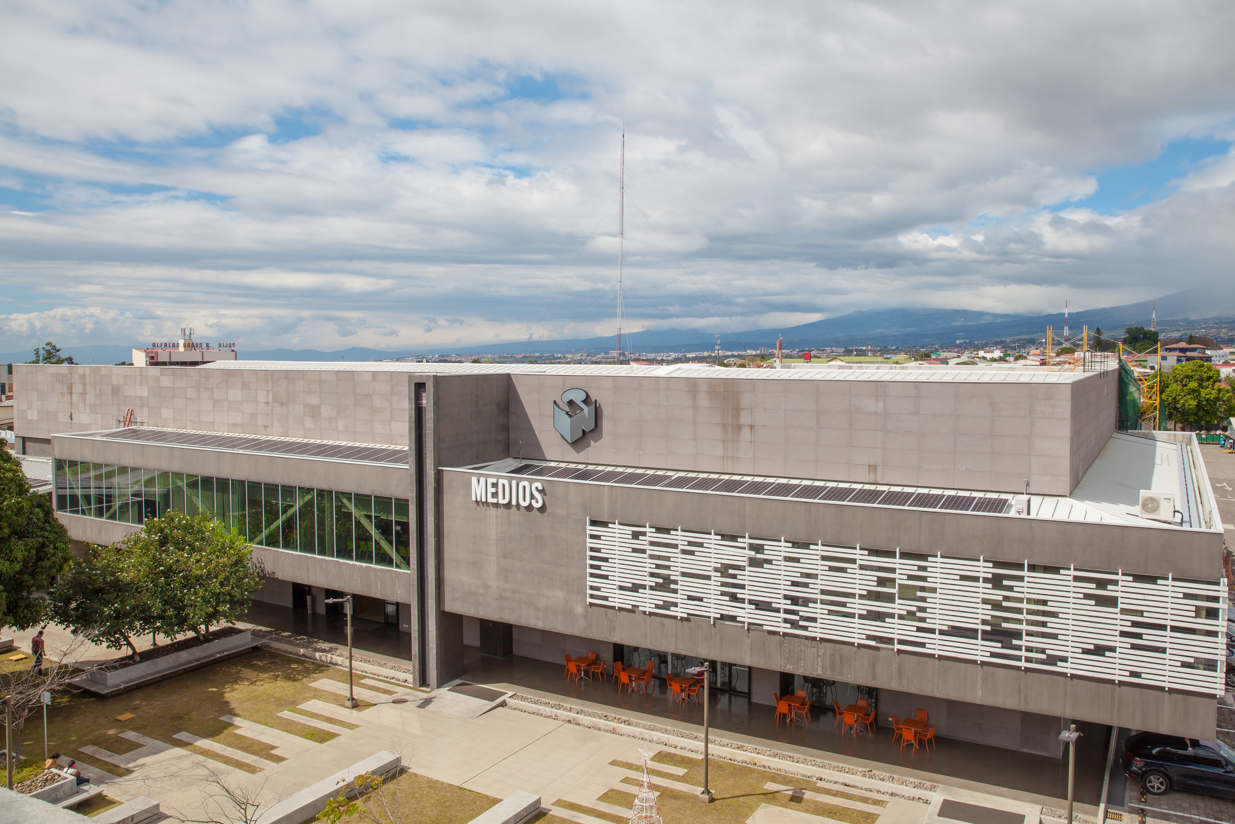 Paneles solares en Grupo Nación inician operaciones