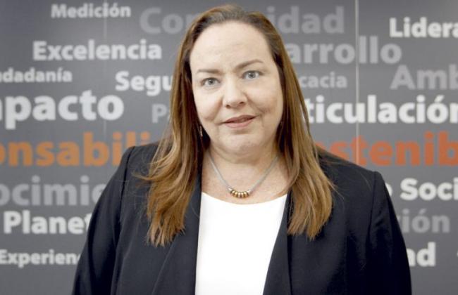 Olga Sauma, Directora Ejecutiva de AED, es reconocida por su liderazgo