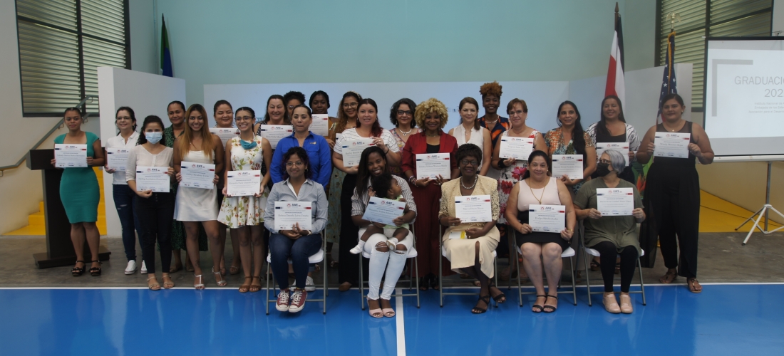 Mujeres emprendedoras finalizan programa de formación en negocios