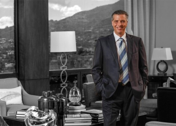 Luis Javier Castro Lachner es galardonado como empresario del año