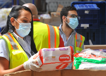 Banco de Alimentos recibe apoyo de voluntarios de Kimberly-Clark en Costa Rica