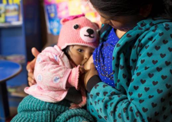 @UNICEF Bolivia/2018/Duranboger  Sesión familiar de promoción de la lactancia materna, Programa de Nidos bilingües. Pueblo indígena cultura aymnara.